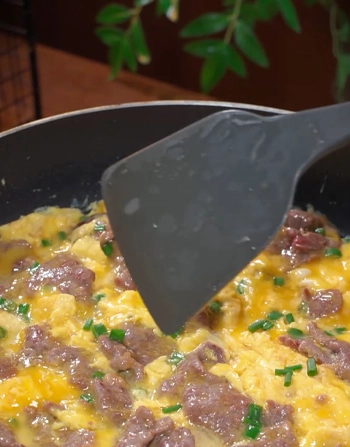 🥩 Tender Beef with Fluffy Eggs