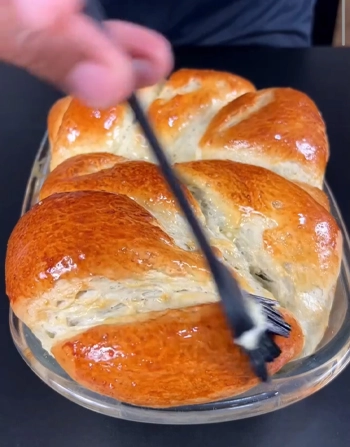 🍌 Soft & Fluffy Banana Bread