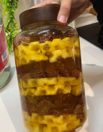 🍍🍷 Pineapple Wine with Cranberries & Brown Sugar